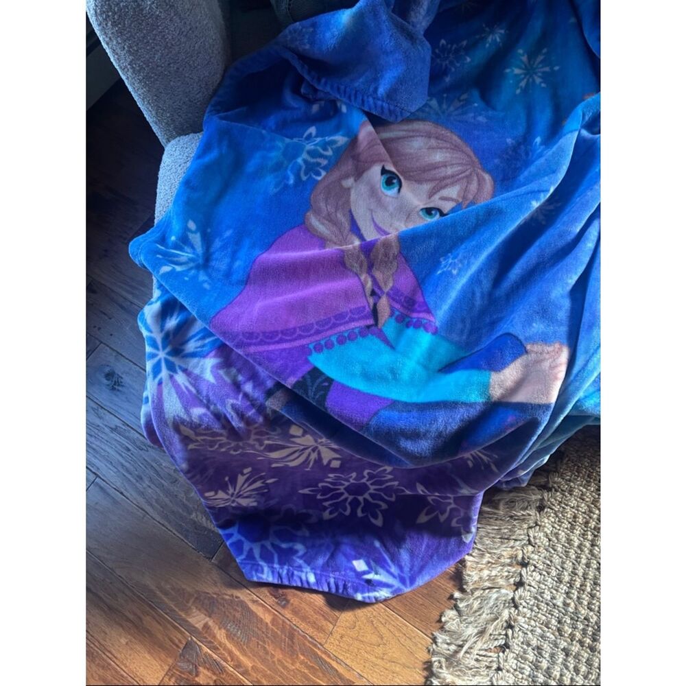 Frozen Elsa and Anna oversized super soft Throw Blanket - Picture 5 of 6